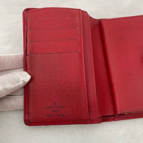Louis Vuitton Vibrant Red Epi Kiss Lock Wallet - Picture 9 of 9